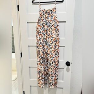Floral jumpsuit. Size medium. Amazon